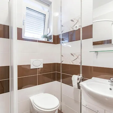 Awesome In With Kitchen Holiday home