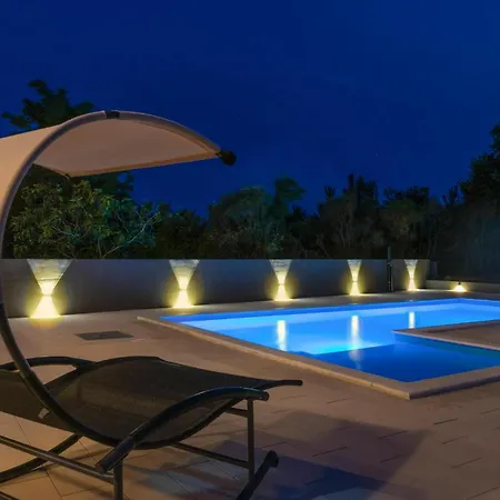 Awesome In With Kitchen Holiday home