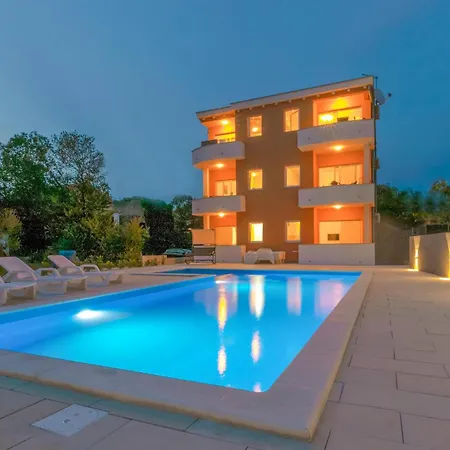 Awesome In With Kitchen Holiday home *
